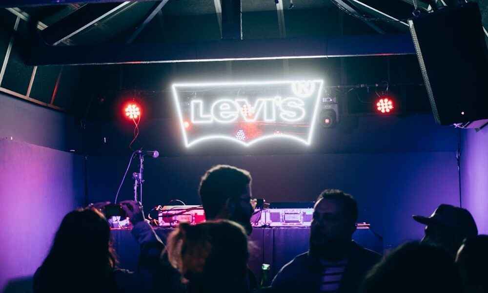 Levi's