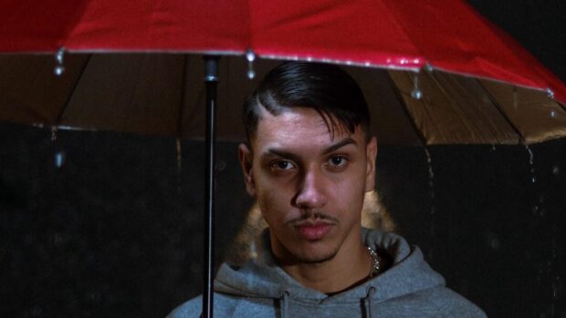 Após o sucesso da colaboração com Kyan na faixa "Randandan" e um crescente reconhecimento no Spotify,