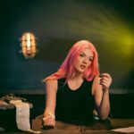 Conheça Aya, cantora e compositora que acaba de assinar contrato com a Universal Music 