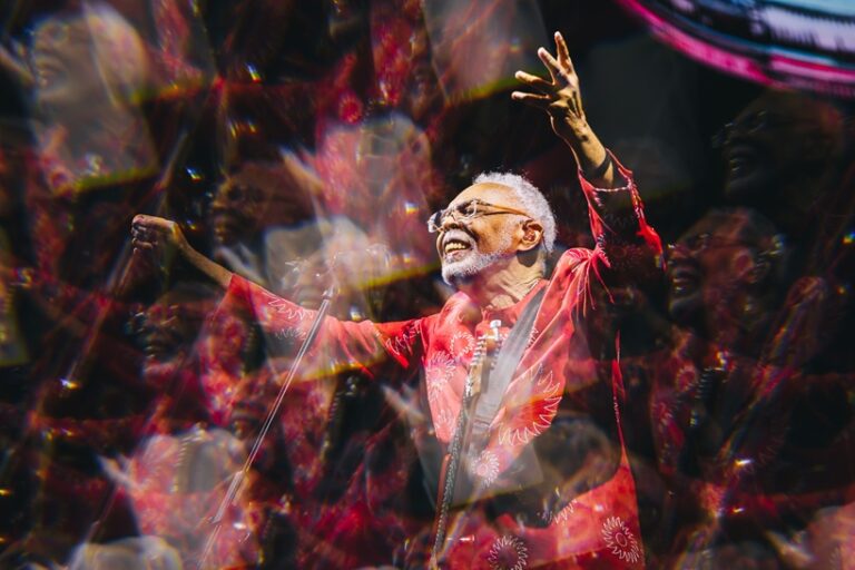 Gilberto Gil é eleito Personalidade do Ano no Prêmio Faz Diferença 2025