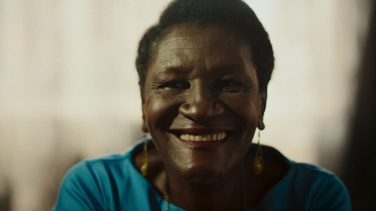 O espaço da beleza frágil e realista da leitura experienciada da terceira idade.