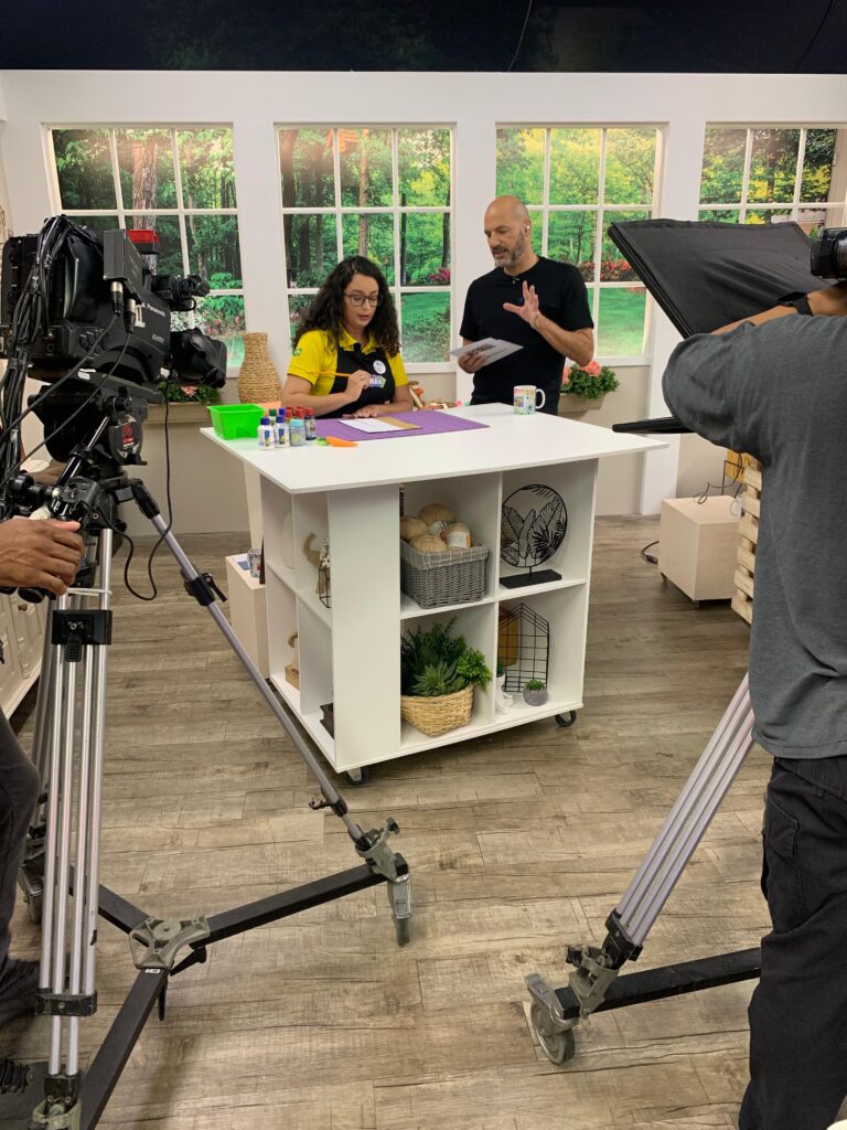 Ateliê na TV faz 22 anos e Dotan Mayo comemora histórias de transformação com o artesanato