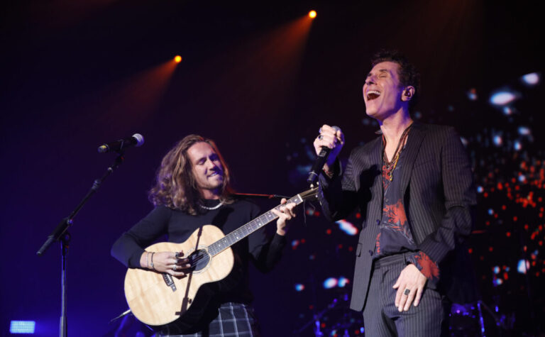 Capital Inicial relembra parcerias com nomes da nova geração como Vitor Kley, ConeCrewDiretoria, Ana Gabriela