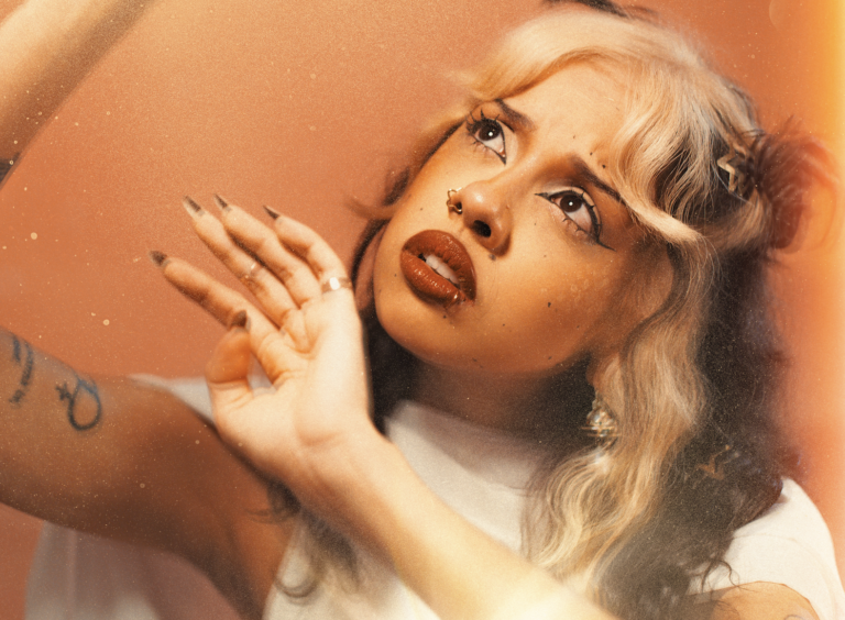 Breezia lança “não sei o que sentir sobre você” e estreia o universo do futuro álbum