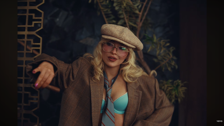 Sabrina Carpenter lança clipe de “House Tour”