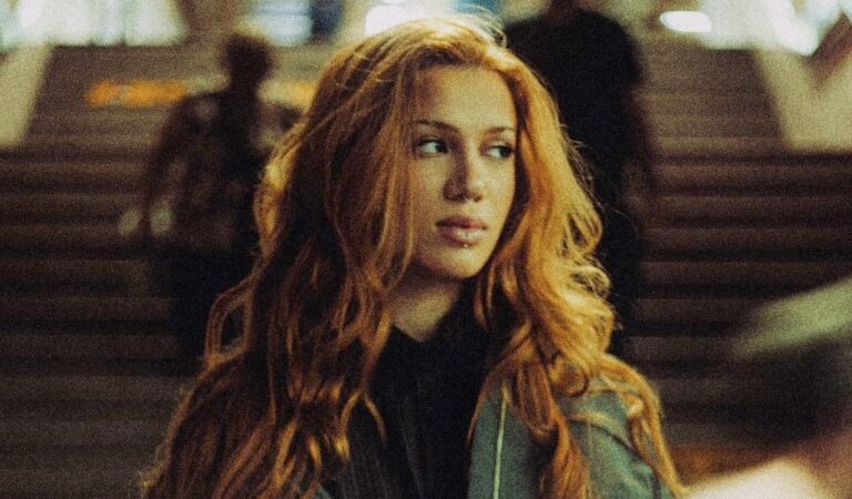 Elana Dara celebra brasilidade e diversidade com show inédito no Hopi Pride Festival 2026