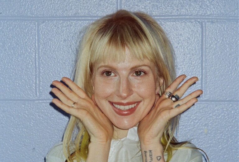 Hayley Williams anuncia data extra em São Paulo, após ingressos esgotarem