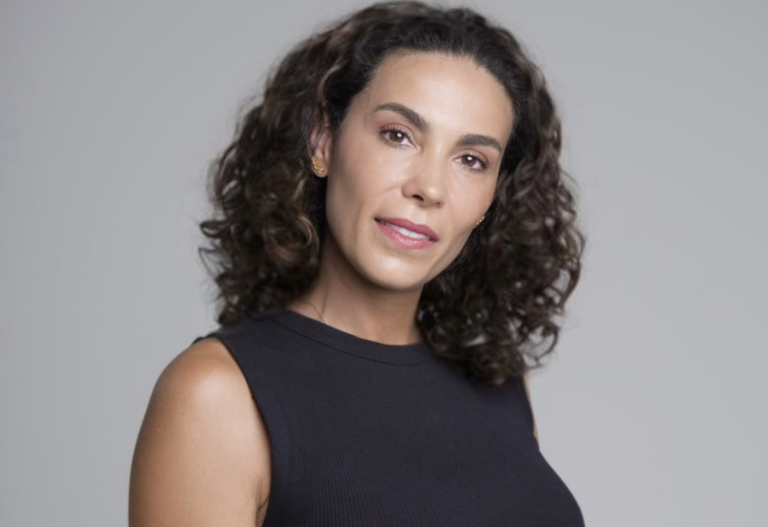 Viviane Figueiredo é a ponte poética para a reconstrução do afeto no espetáculo “Chez Toi – Em Seu Lugar”