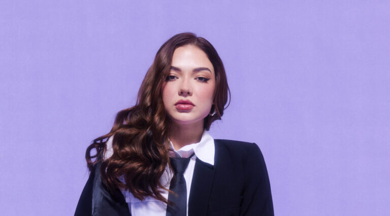 Giana Mello anuncia show acústico em São Paulo