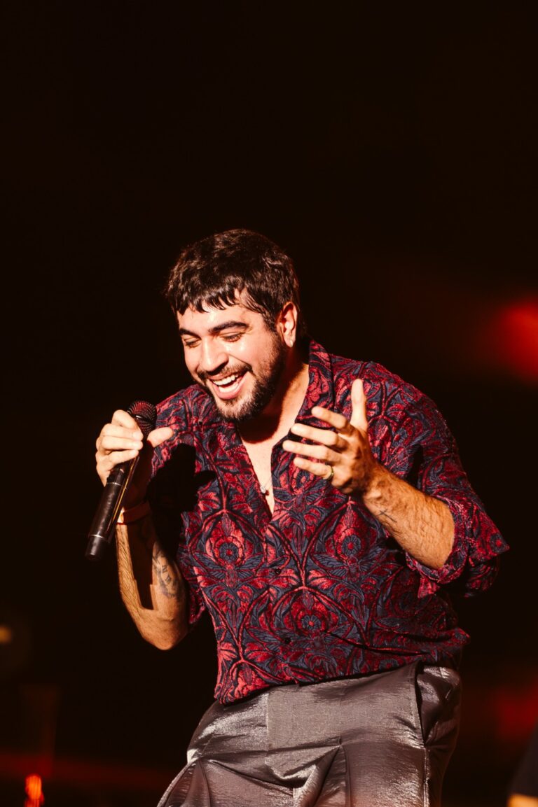 Nattan faz homenagem a Flávio José no show de Campina Grande