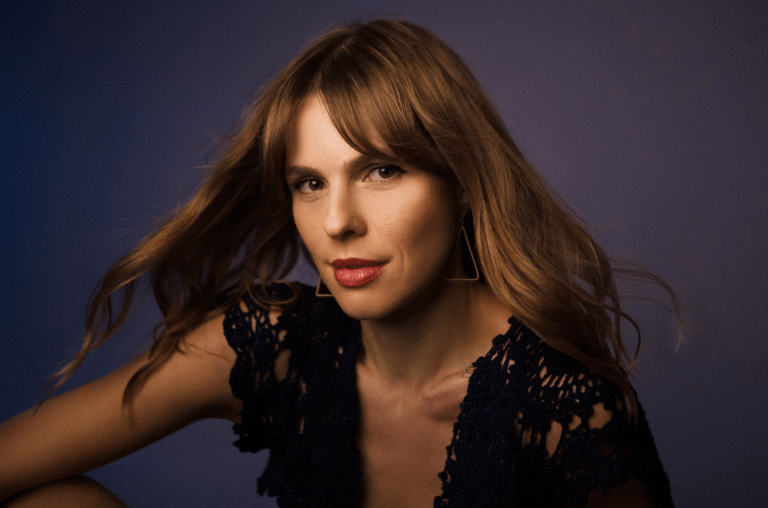 Karla Hill estreia primeiro EP autoral da carreira, “Luz Acesa”