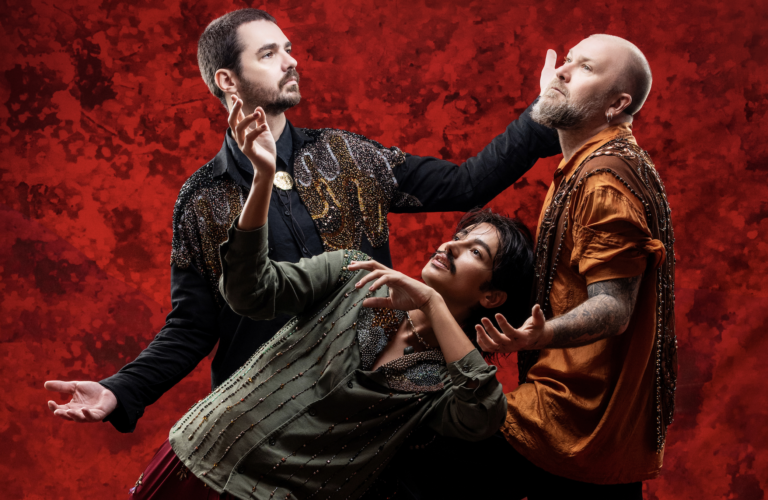 Os Amantes retornam após dois anos com o álbum inédito “Amar, AMOR!”