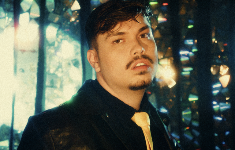 Vini Pop apresenta hoje (24), o show autoral “Uma Noite Indomável”, em São Paulo 
