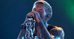 Bring Me The Horizon faz Rock in Rio cantar, pular e falar português com Oliver Sykes