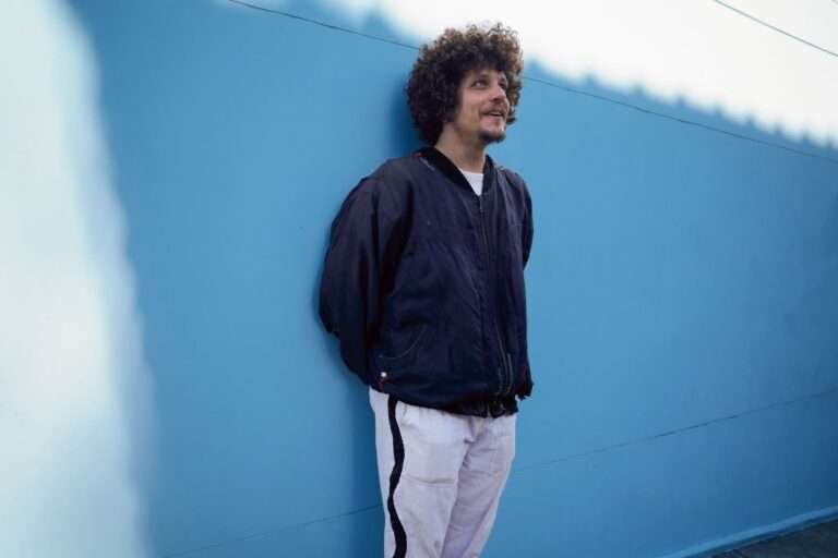 Chico Chico estreia turnê “Let It Burn / Deixa Arder” em Santa Catarina