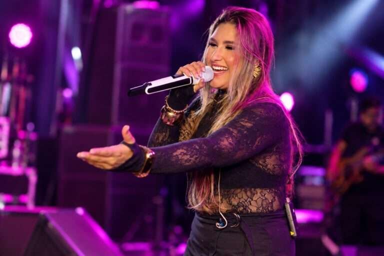Tributo a Marília Mendonça reúne artistas baianos em Salvador