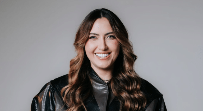 “Essência”: Mariana Pimenta, voz promissora do sertanejo feminino, sobe ao palco do Villa Country para gravação de novo projeto 
